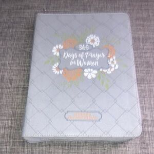 Guided Devotional, 365 Days Of Prayer For Women,  Gray Book with Zipper